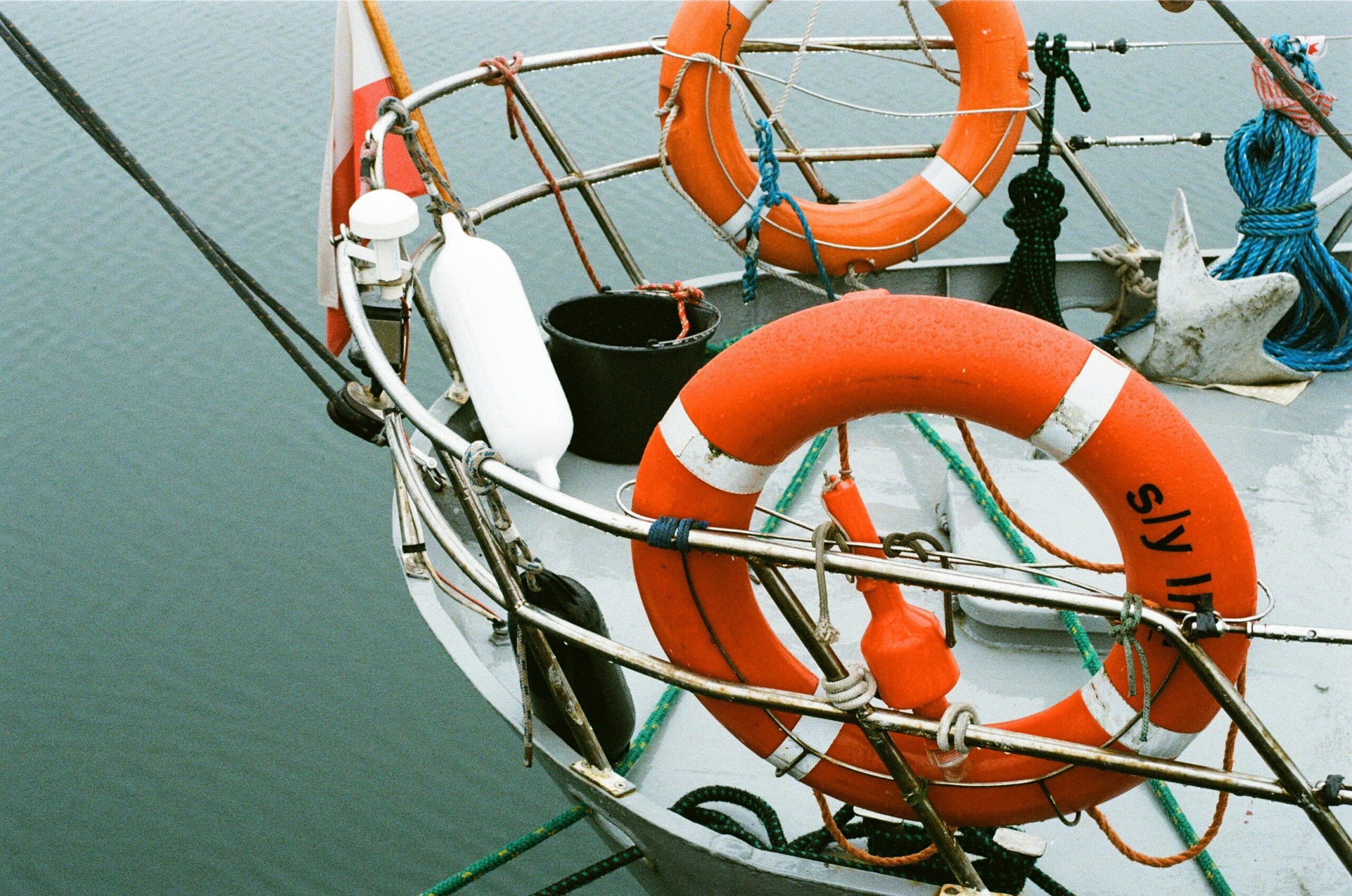 Emergency Signal Devices: The Ultimate Guide to Staying Safe on Your Boat Rental Adventures